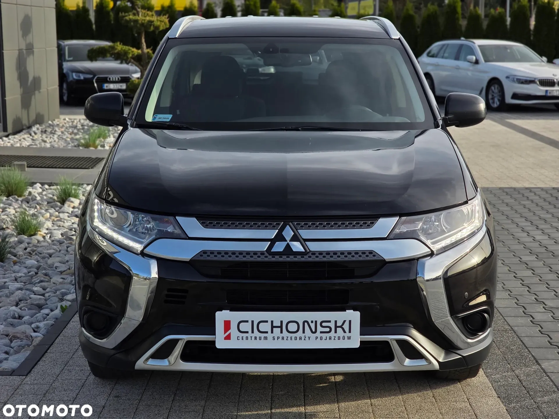 Mitsubishi Outlander 2.0 Invite + 2WD - 4