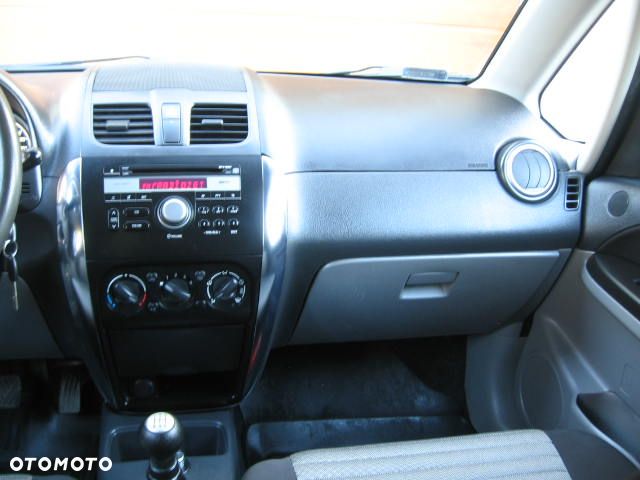 Suzuki SX4 1.6 Comfort Plus 4WD - 14