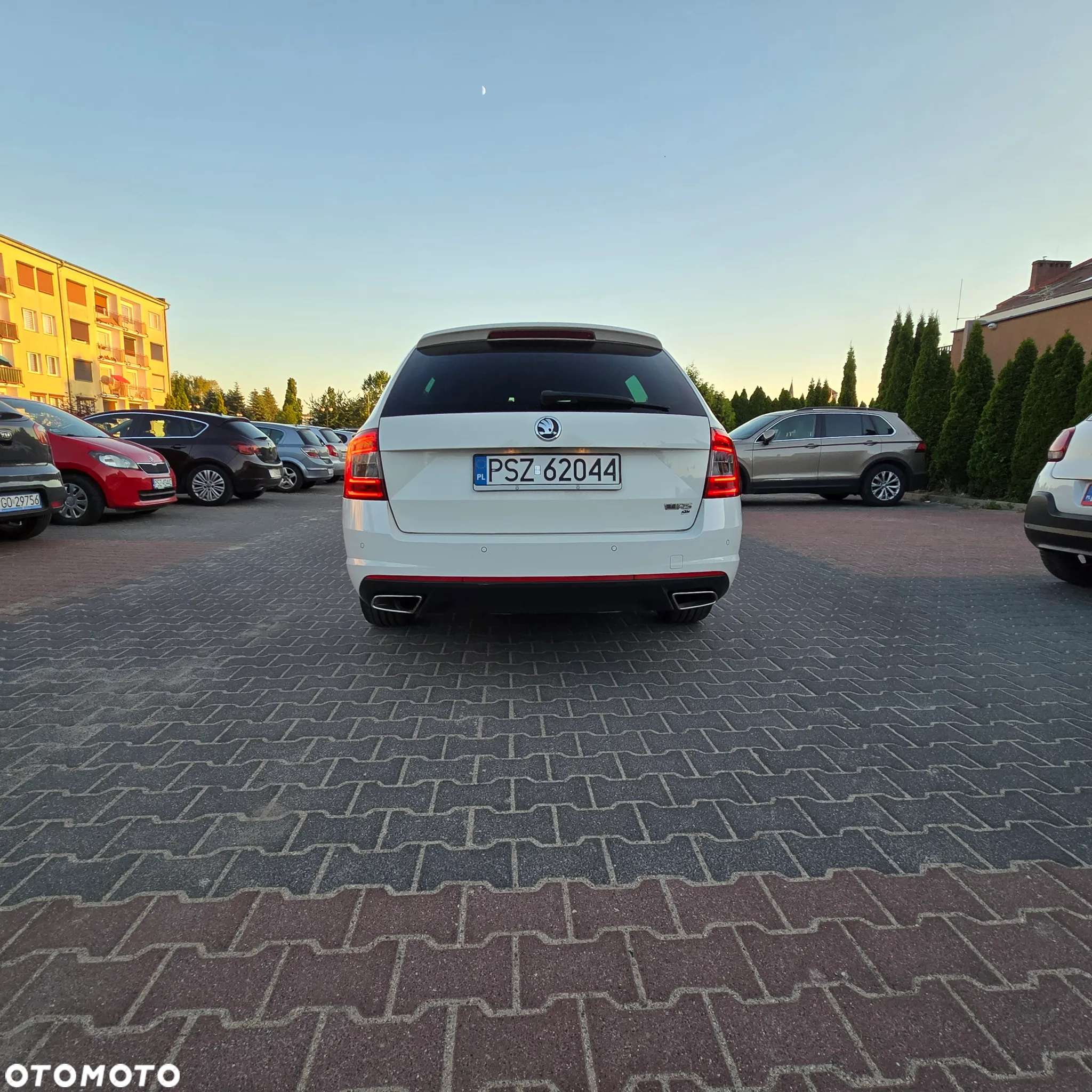 Skoda Octavia Combi 2.0 TDI RS - 11
