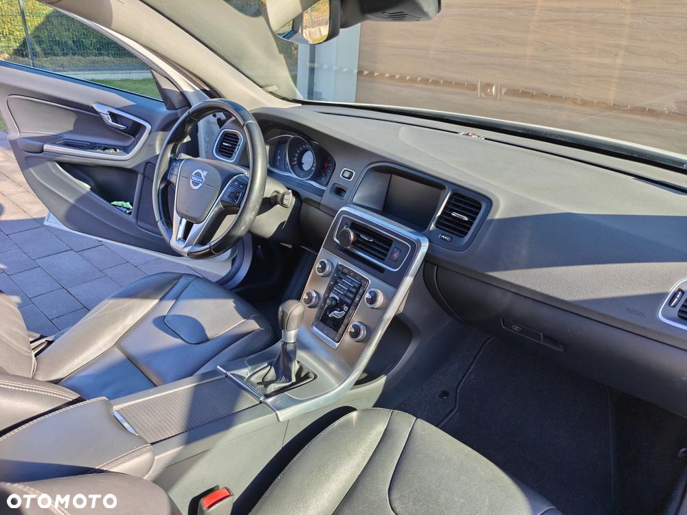 Volvo V60 D3 Momentum - 16