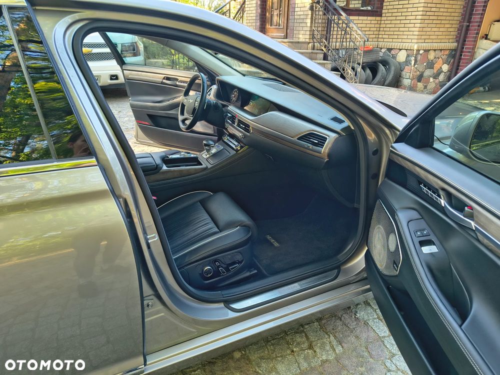 Genesis G90 - 22