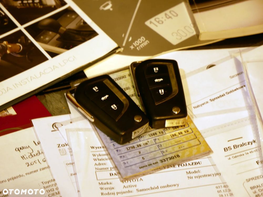 Toyota Avensis 1.8 Premium - 40