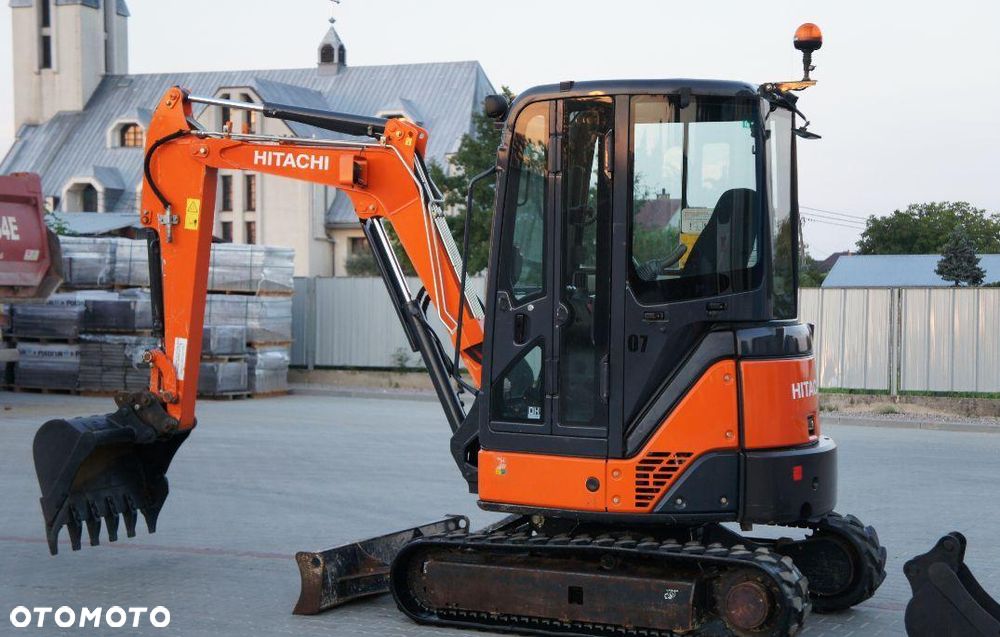 Hitachi Hitachi ZX29U-3  z lyzkami, Minikoparka , ROKU 2013 - 5