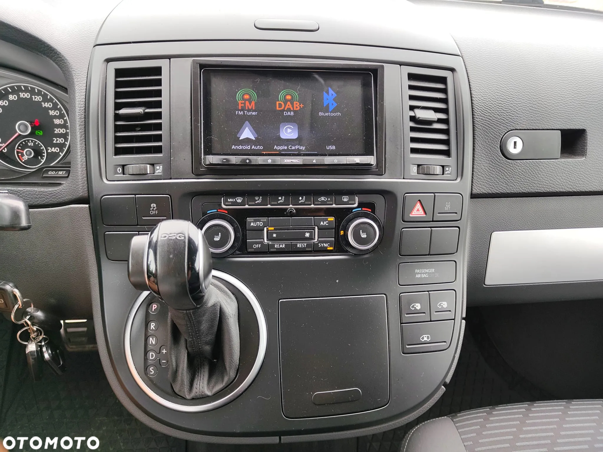 Volkswagen Multivan - 18