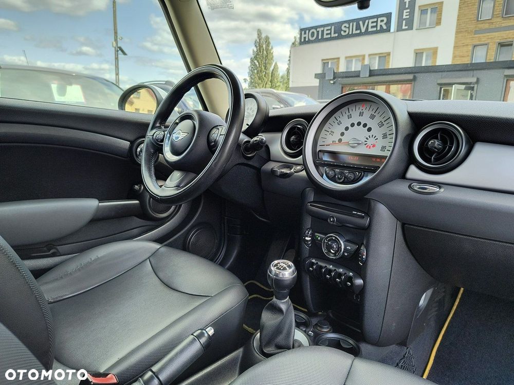 MINI Cooper Standard - 14