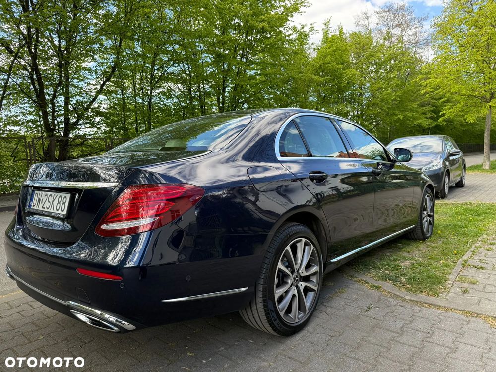 Mercedes-Benz Klasa E 220 d 4-Matic Business Edition 9G-TRONIC - 3