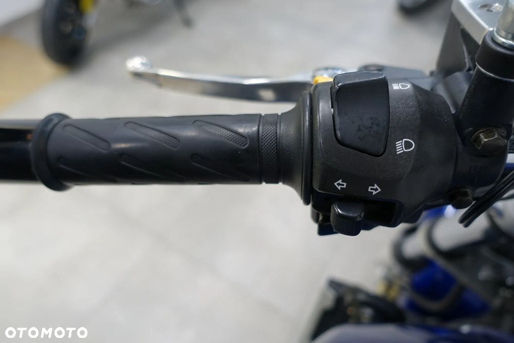 Suzuki GSX - 12