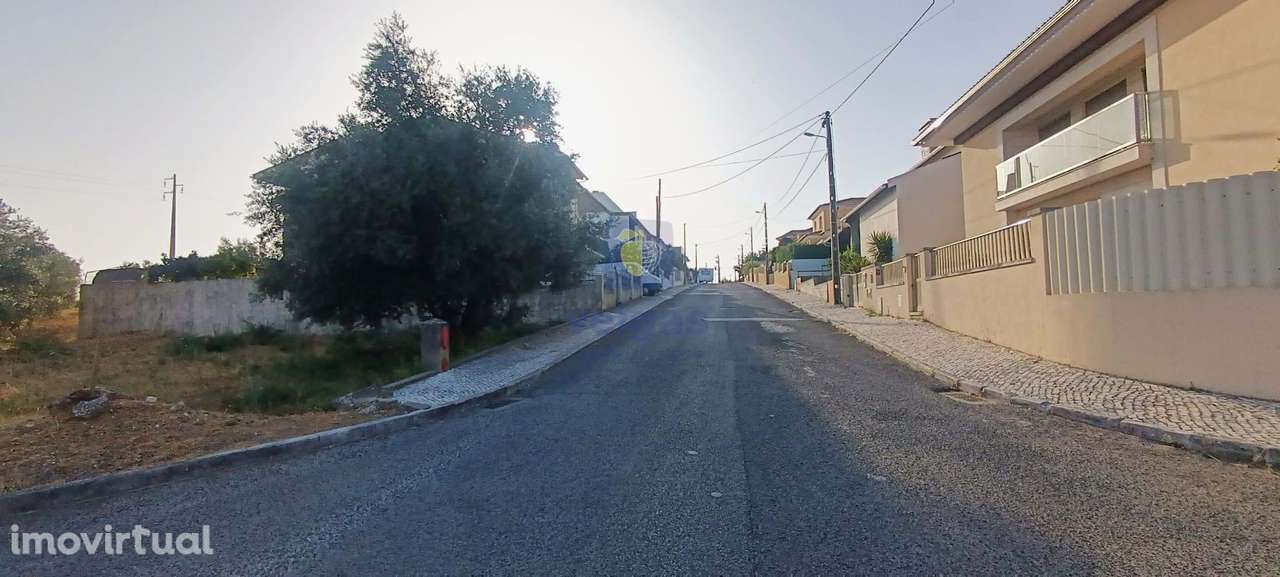 Lote de terreno urbano com 396 m2 no centro de Alcanena - Grande imagem: 2/15