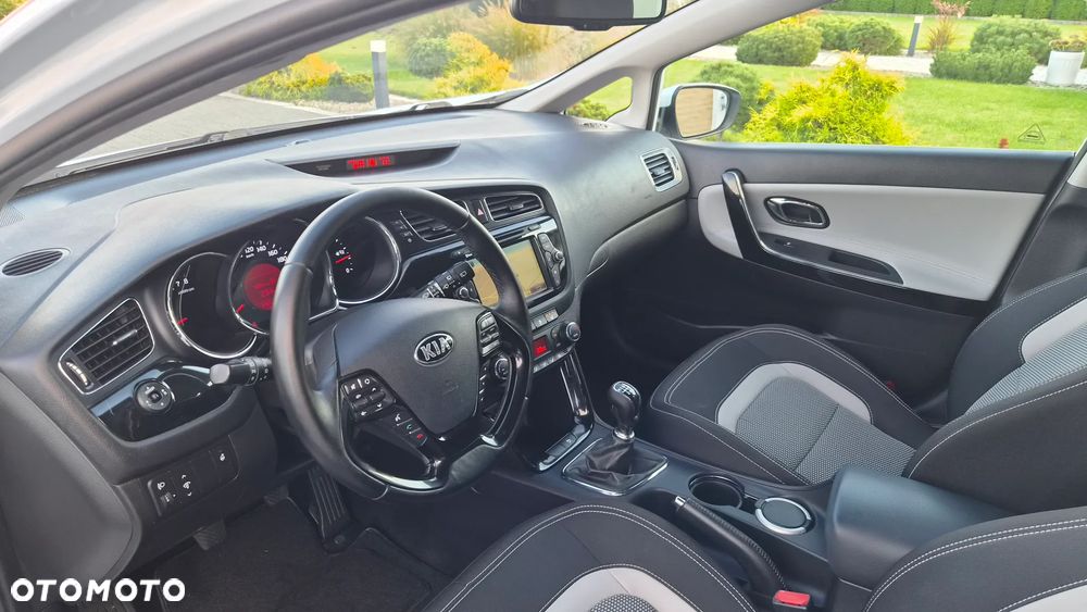 Kia Ceed 1.6 GDI Platinum Edition - 8
