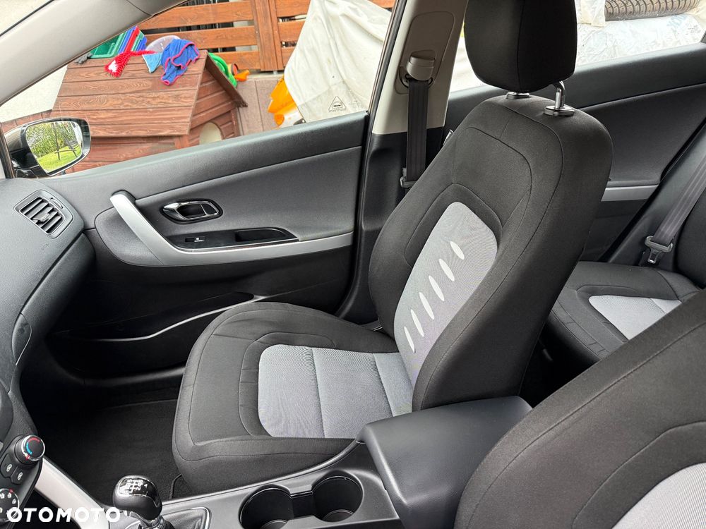 Kia Ceed - 10