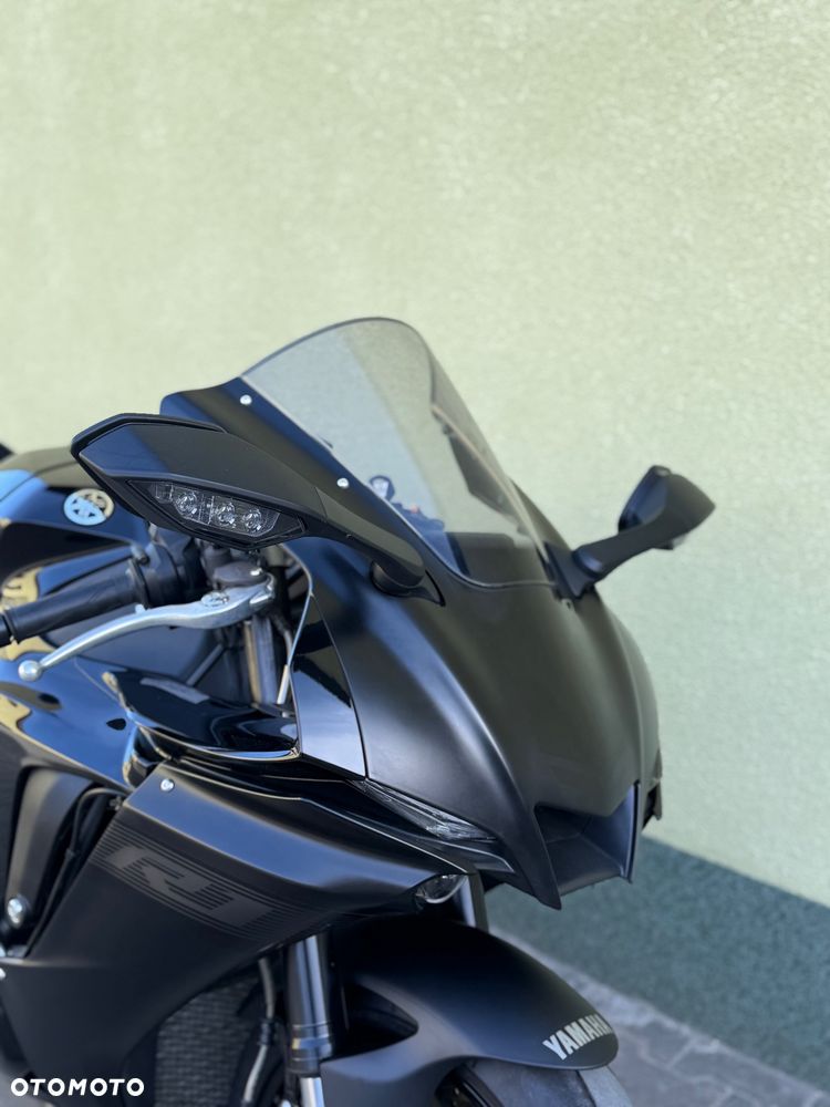 Yamaha R1 - 3