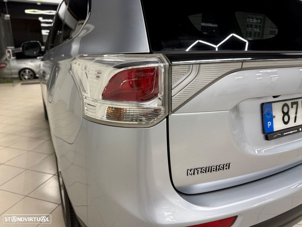 Mitsubishi Outlander 2.2 DI-D Intense - 8