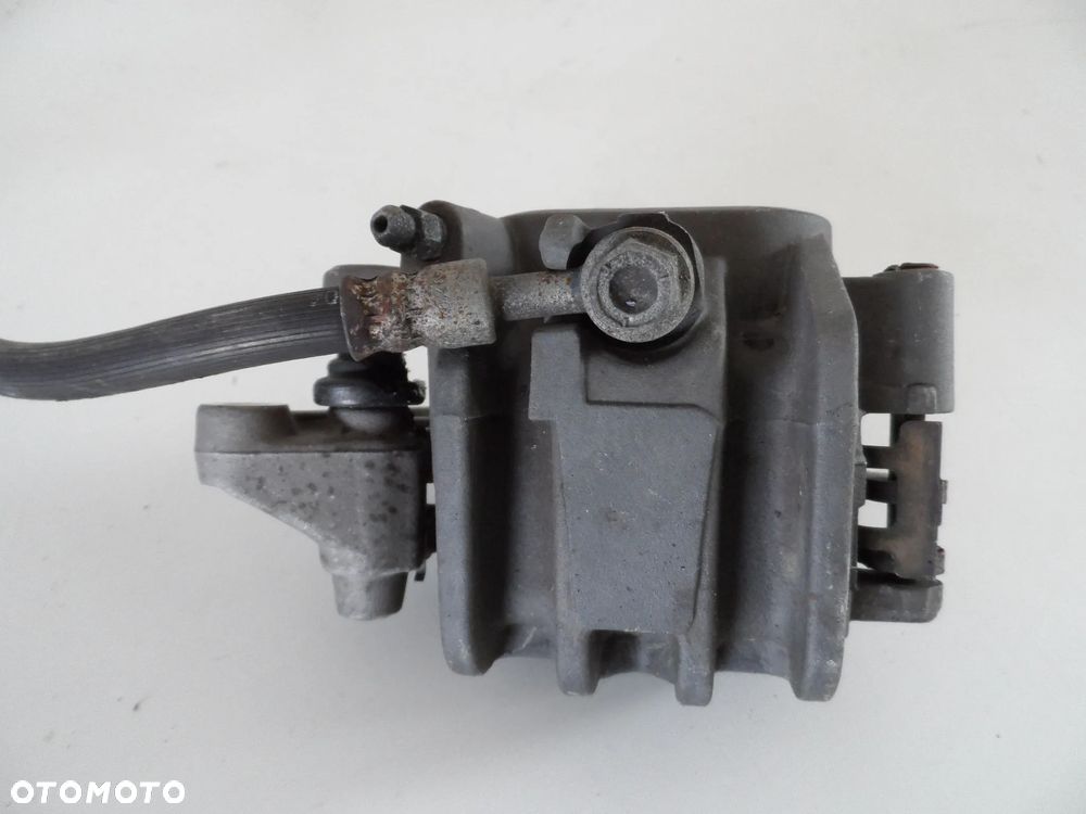 HONDA CBF 600 N zacisk hamulcowy przód P,L - 3