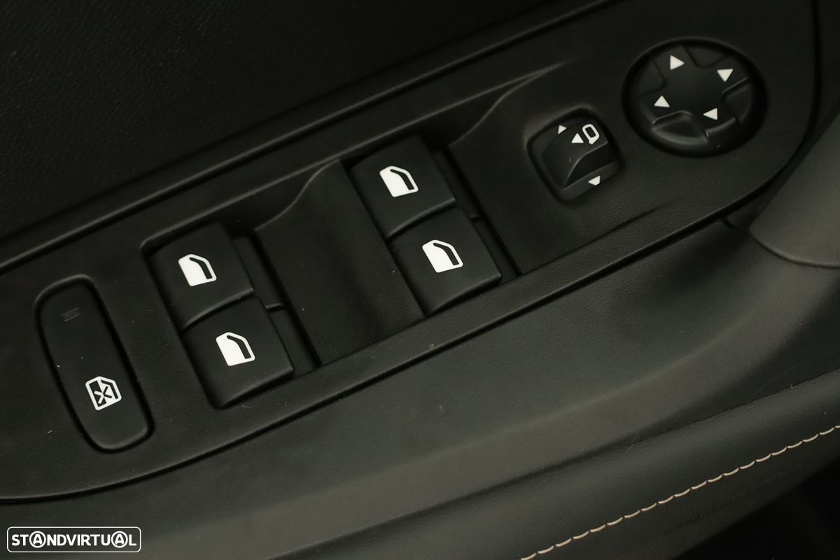 Peugeot 2008 1.2 PureTech Allure - 21