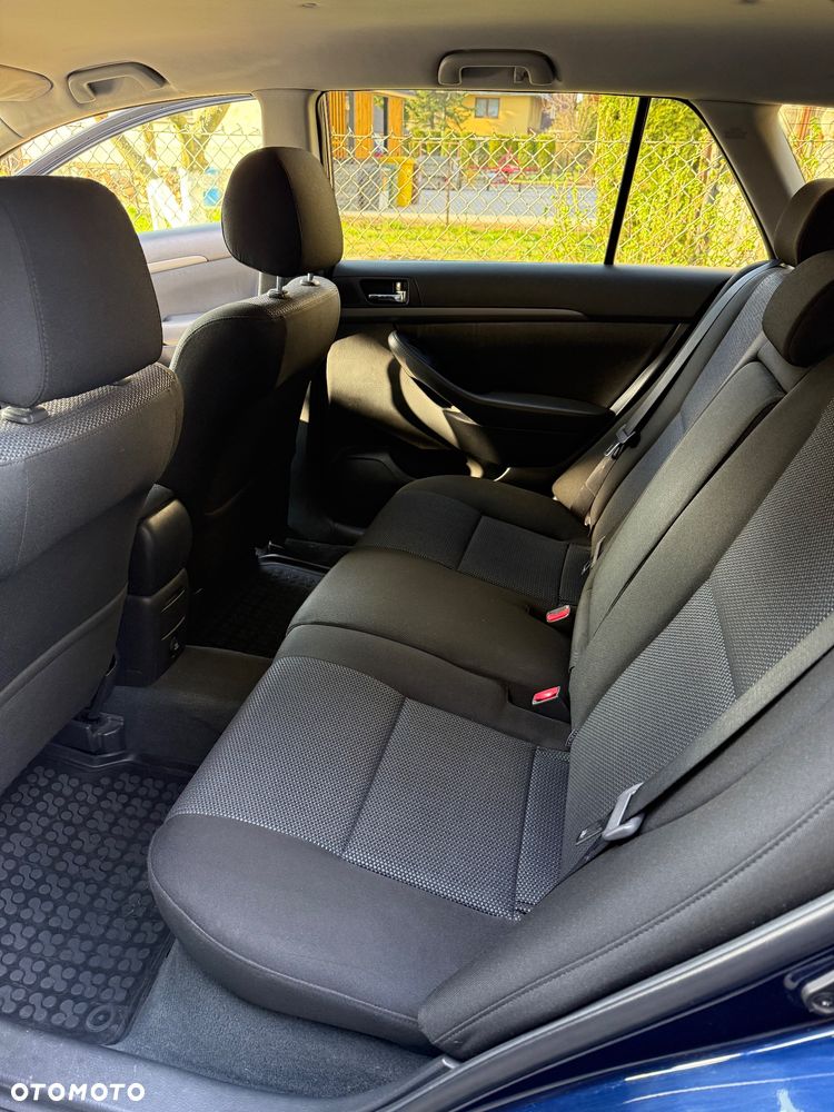 Toyota Avensis - 12