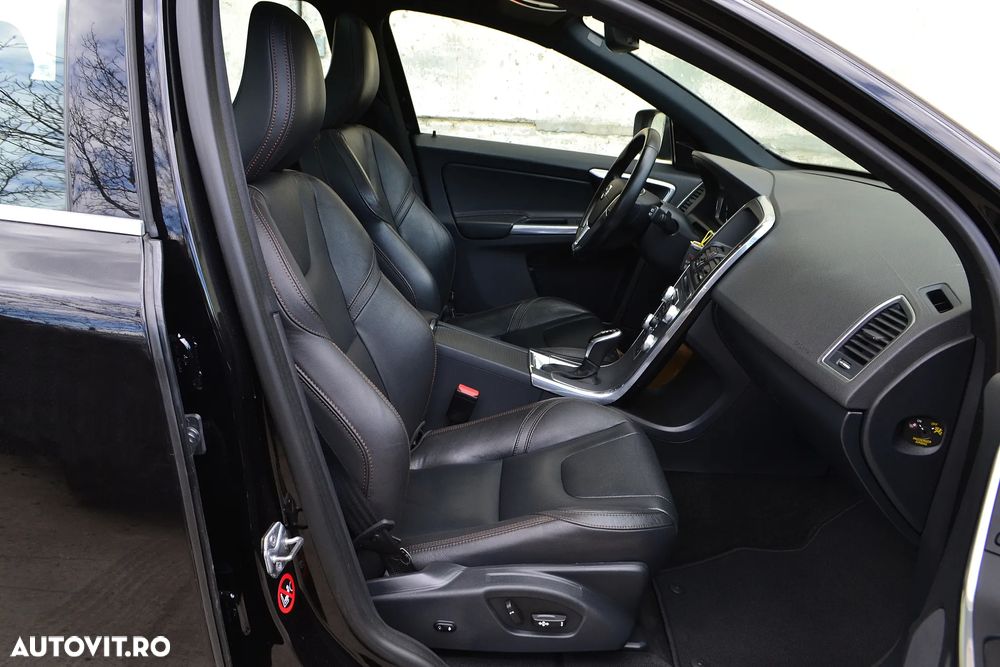 Volvo XC 60 D5 AWD Geartronic Ocean Race - 7