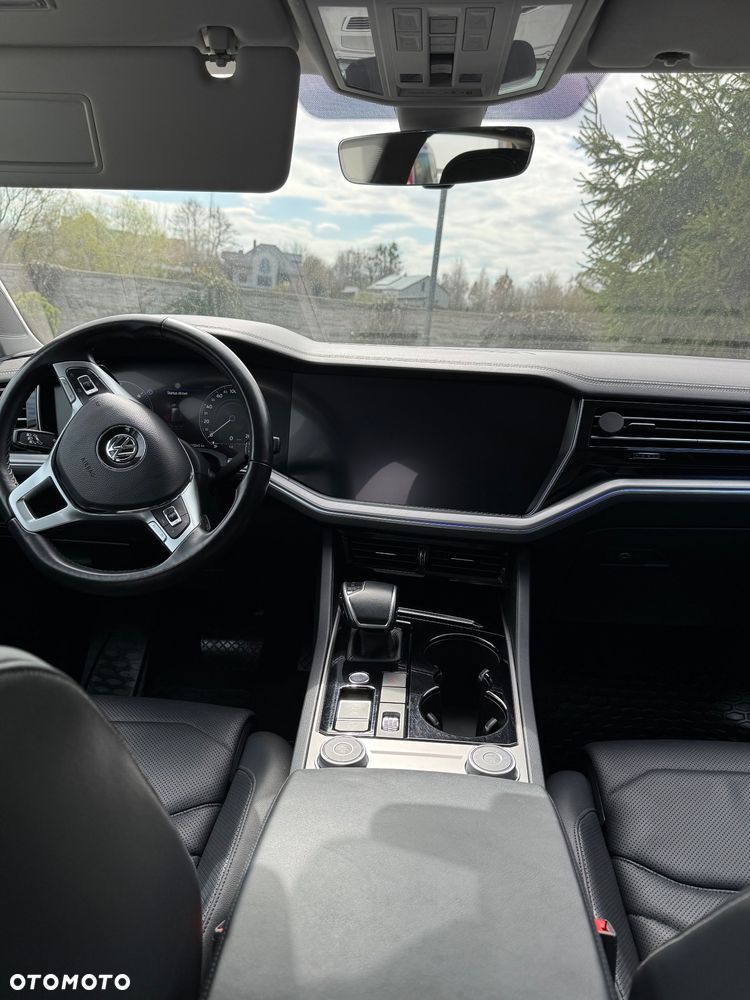 Volkswagen Touareg ver-3-0-v6-tdi-scr-4mot-r--line - 11