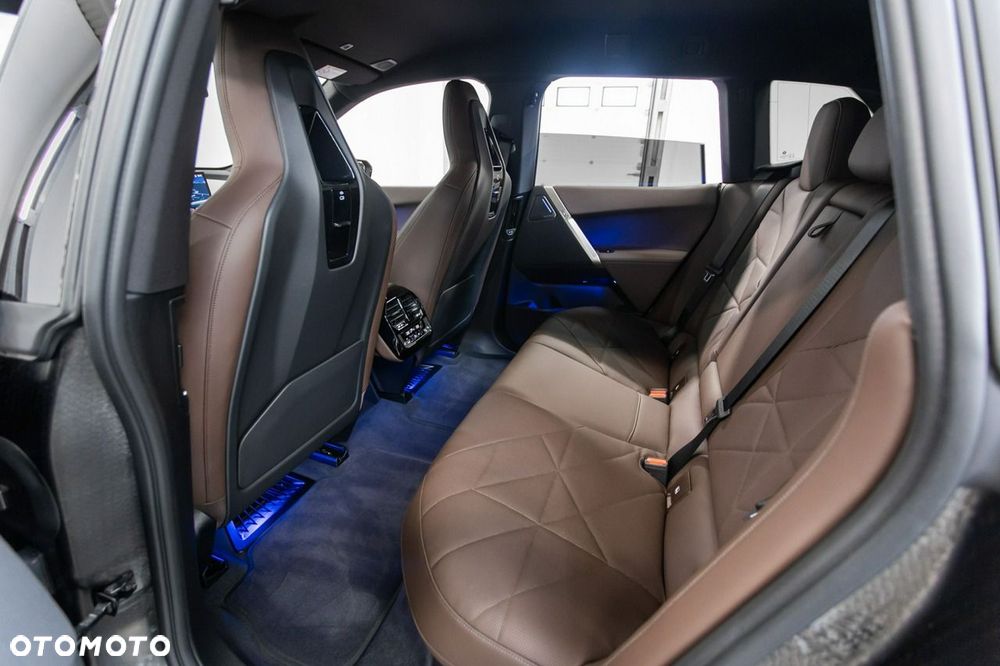BMW iX - 25