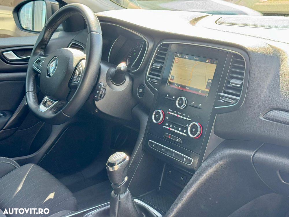 Renault Megane TCe 140 GPF LIMITED - 10