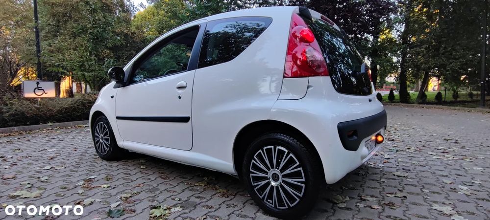 Peugeot 107 1.4 HDI Trendy - 6