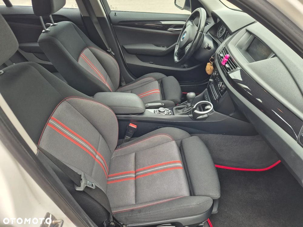 BMW X1 sDrive18d xLine - 29