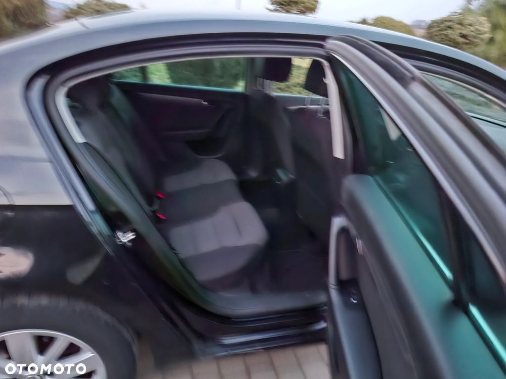 Volkswagen Passat - 10