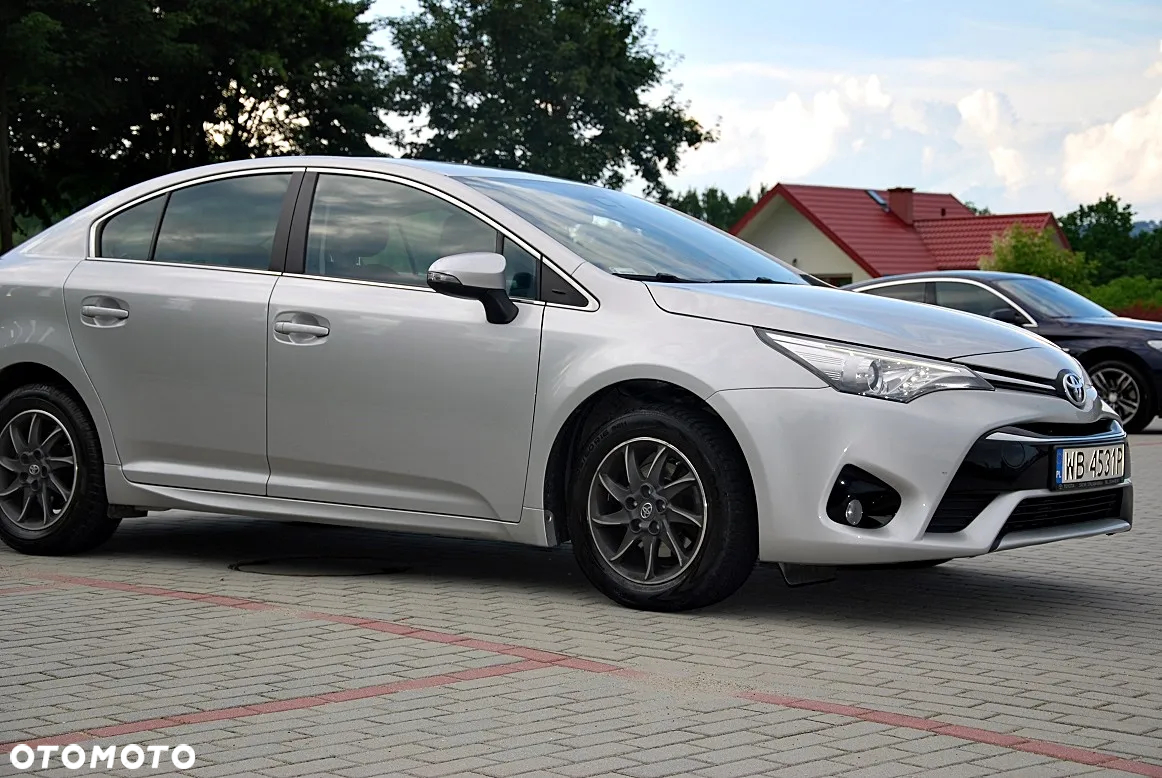 Toyota Avensis 1.8 Active - 10