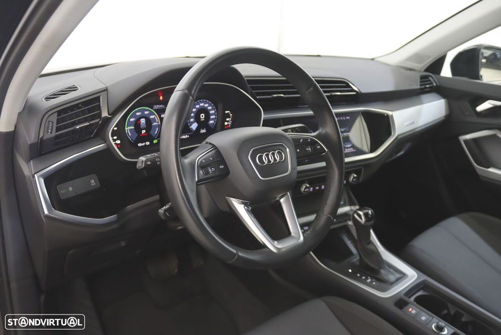 Audi Q3 45 TFSIe S tronic - 4