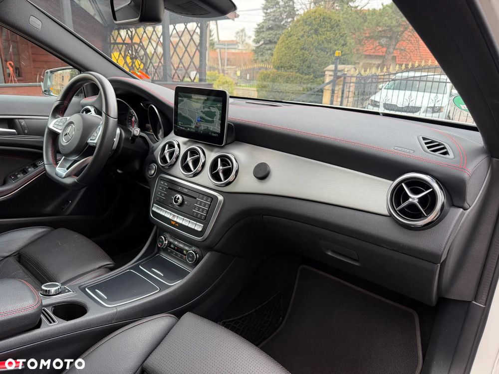 Mercedes-Benz GLA 250 4Matic 7G-DCT AMG Line - 15