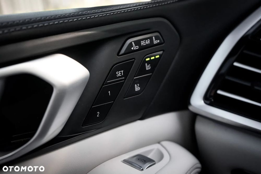 BMW X7 M50d - 27
