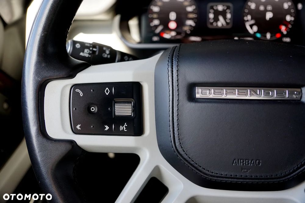 Land Rover Defender 3.0 P400 mHEV First Edition - 32