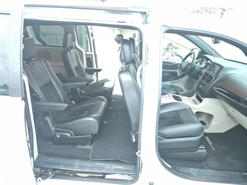 Dodge Grand Caravan - 16