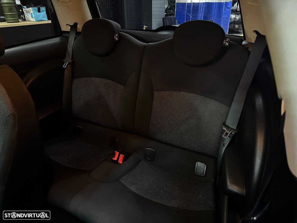 MINI 3 Portas Cooper D - 18