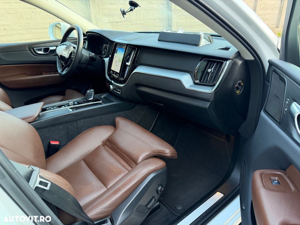 Volvo XC 60 T8 Twin Engine AWD Momentum Pro - 10