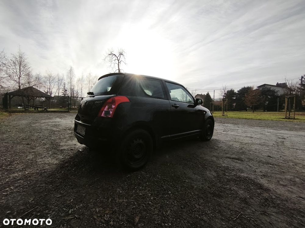 Suzuki Swift 1.3 Club - 4