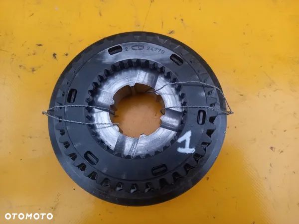 Synchronizator 1-2 bieg skrzyni Dynashift Massey Ferguson 6180 - 1