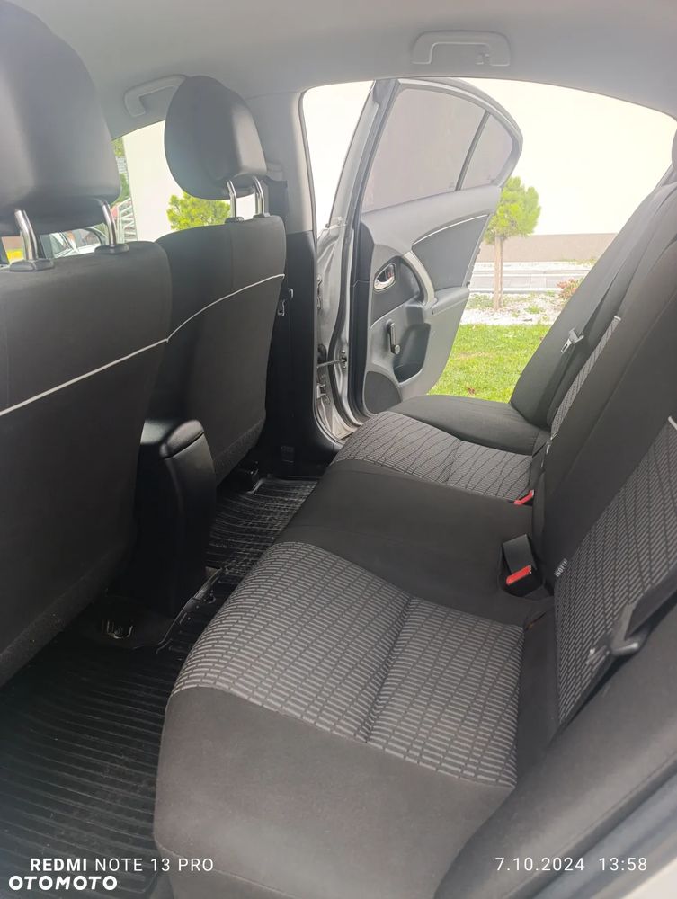 Toyota Avensis 1.8 Style - 8