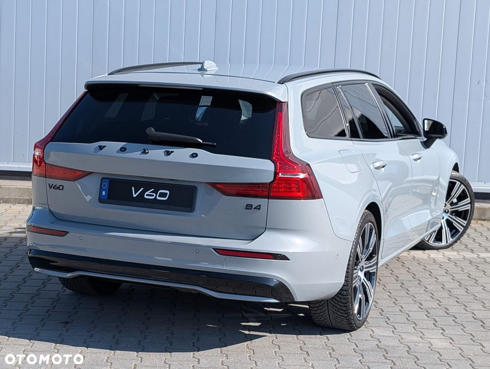 Volvo V60 B4 B DKG Plus Dark - 10