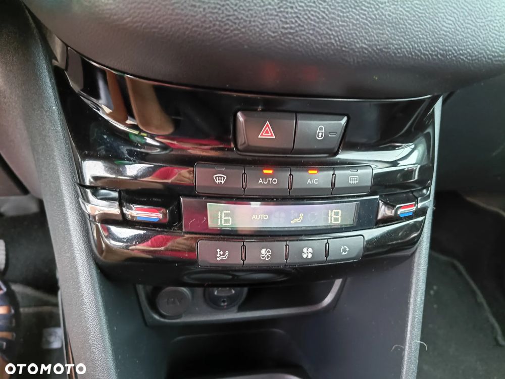 Peugeot 2008 - 13