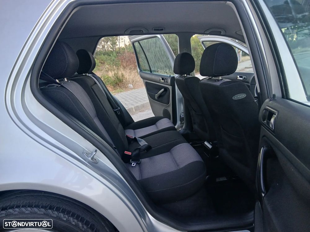 VW Golf 1.9 TDi 25 Anos - 11