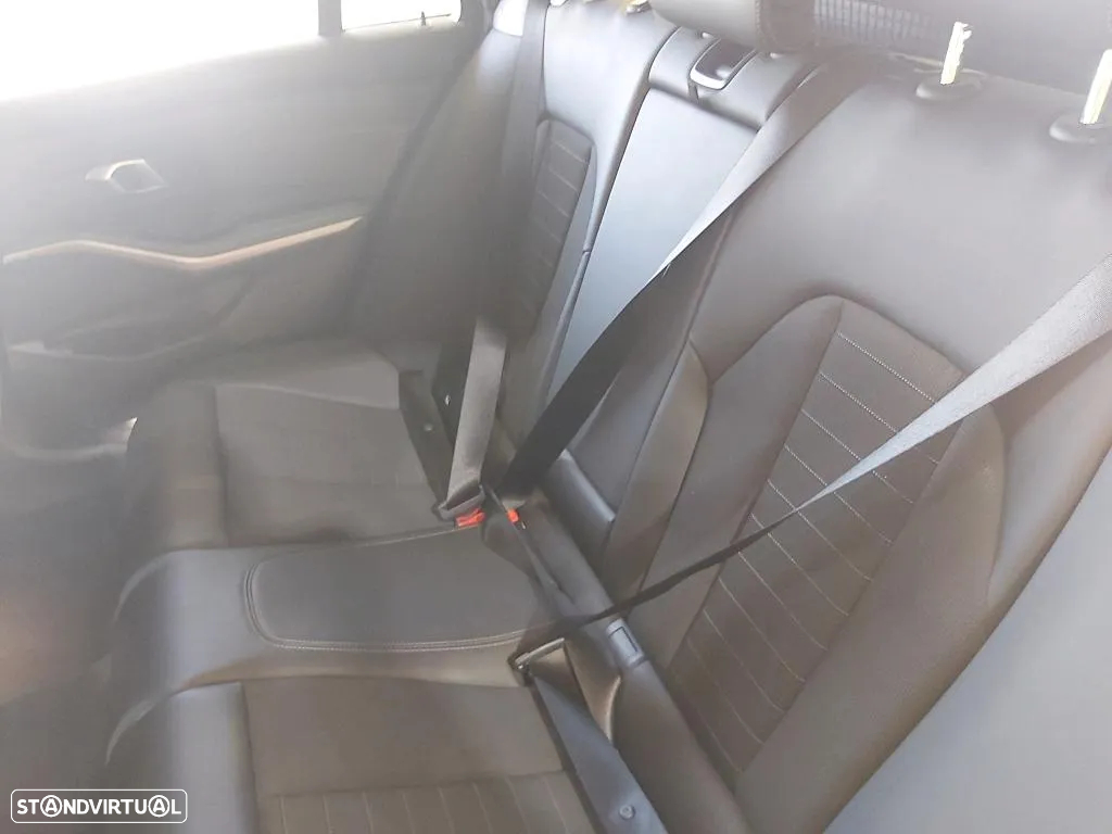 BMW 320 e Touring Corporate Edition Auto - 11