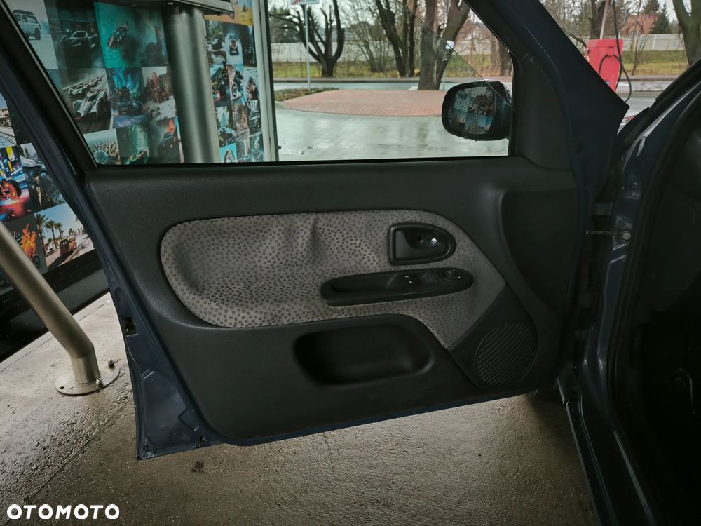 Renault Clio - 23
