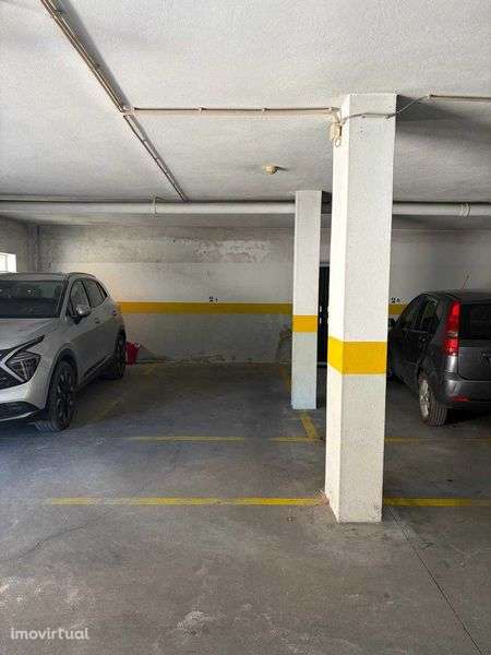 Aluga-se Lugar de Garagem em Aldeia de Paio Pires - Grande imagem: 4/5