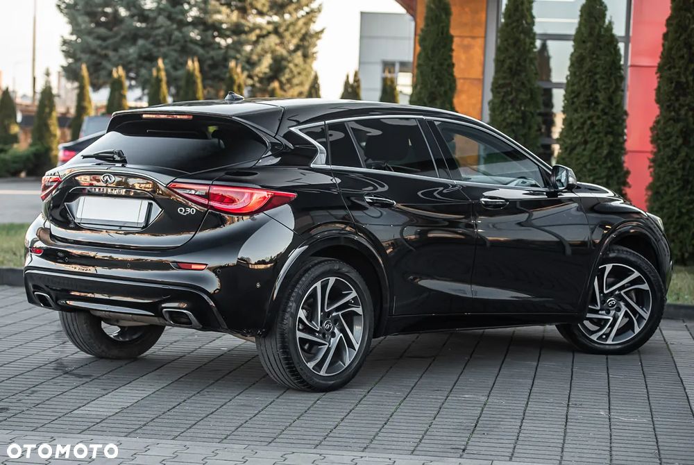Infiniti Q30 1.6t Premium - 13