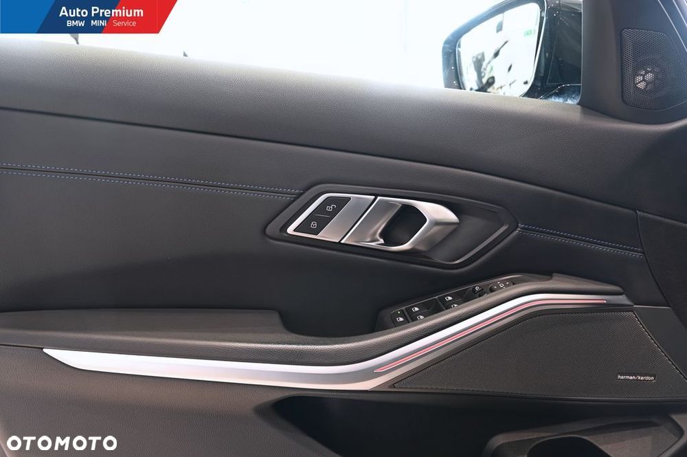 BMW Seria 3 330i xDrive - 11