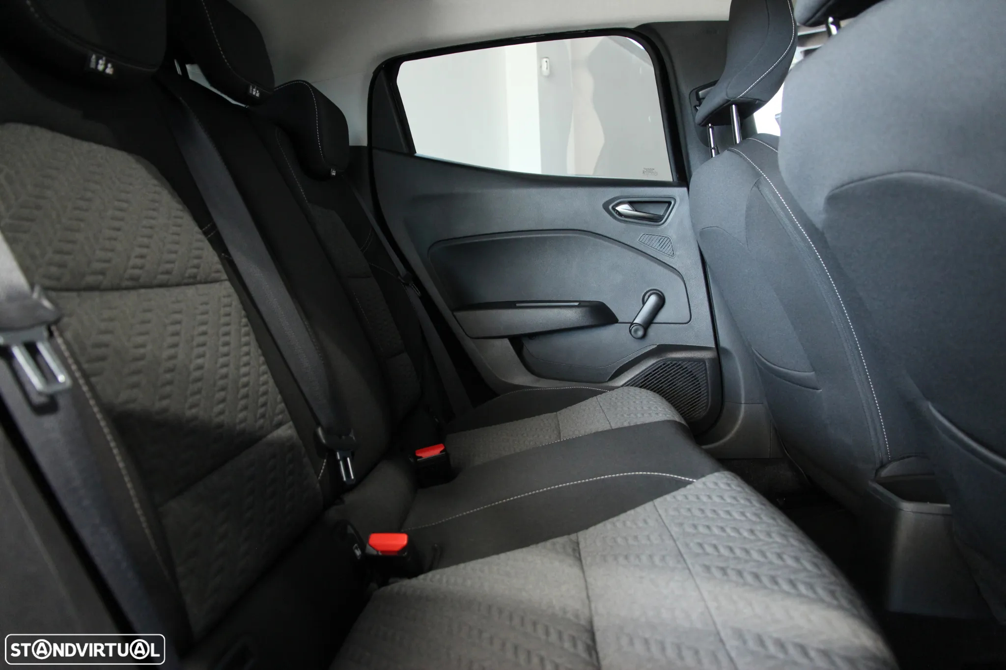 Renault Clio 1.0 TCe Limited - 23