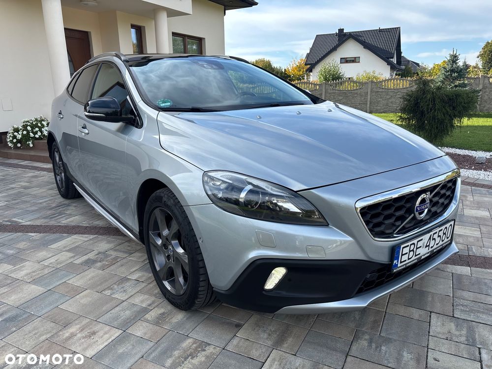 Volvo V40 Cross Country - 11