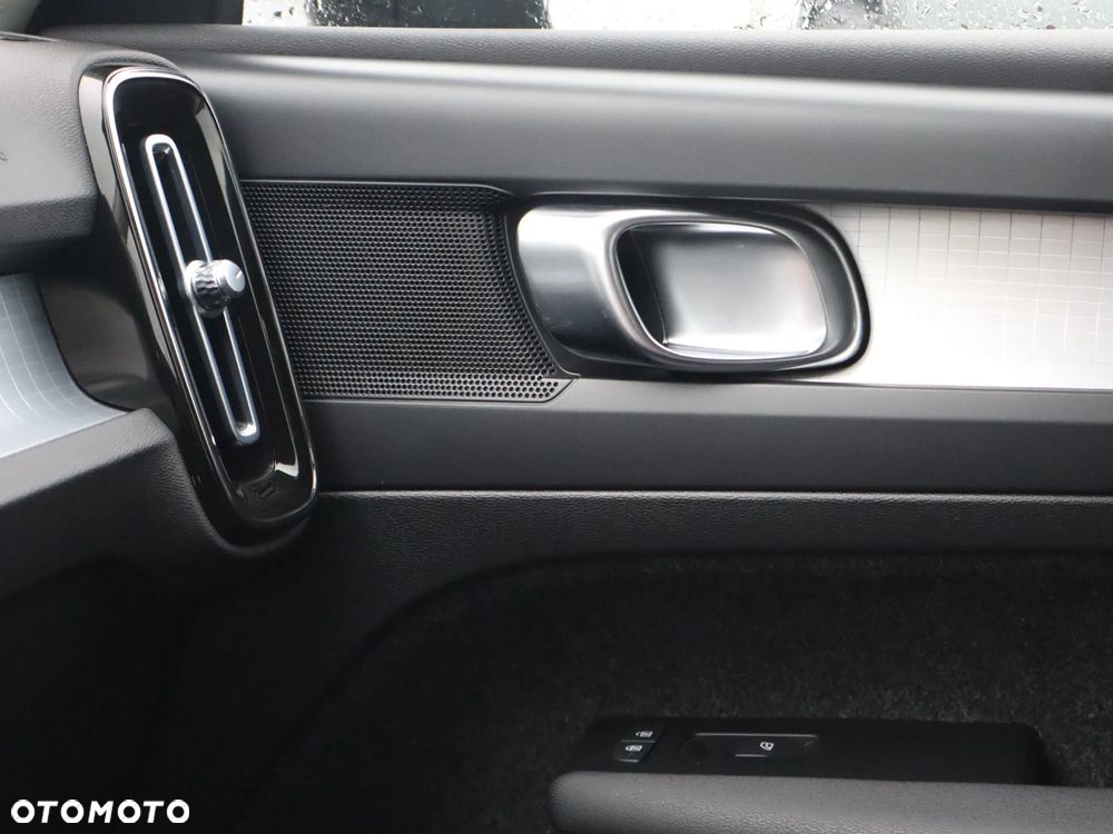 Volvo XC 40 T3 Momentum Pro - 23