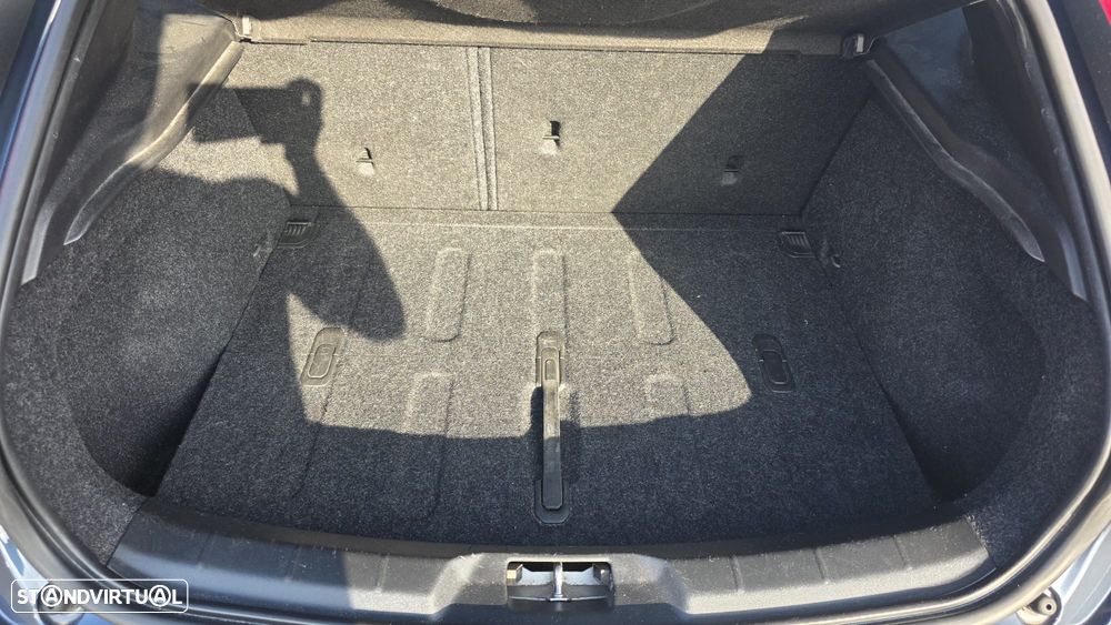 Volvo V40 2.0 D3 Momentum Geartronic - 15