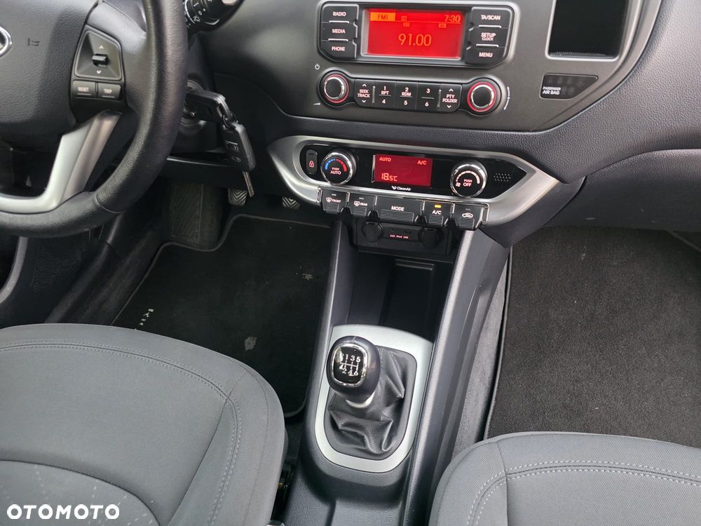 Kia Rio 1.4 Dream Team Edition - 29